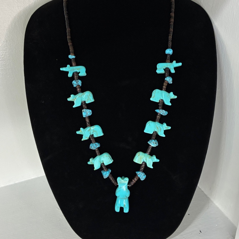 Vintage Zuni Turquoise Bear Fetish Necklace - Picture 5 of 6